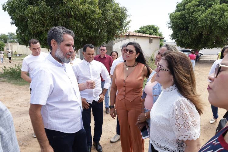 Deputada Rogéria Santos anuncia implantação da Defensoria Pública em Casa Nova