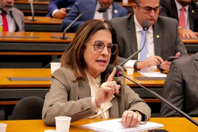 “Fomos insultadas em nossa essência”, diz Rogéria Santos após eleição de Erika Hilton na Comissão da Mulher