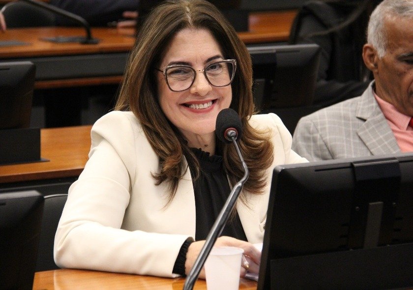 Rogéria Santos amplia atuação em defesa de autistas, pessoas com doenças raras e famílias atípicas