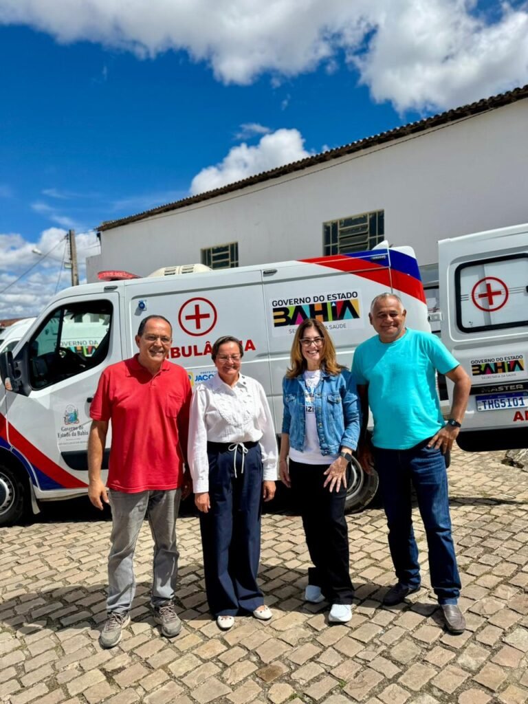 Rogéria Santos acompanha entrega de ambulância e destaca investimentos de quase R$ 2 milhões para a saúde de Jacobina