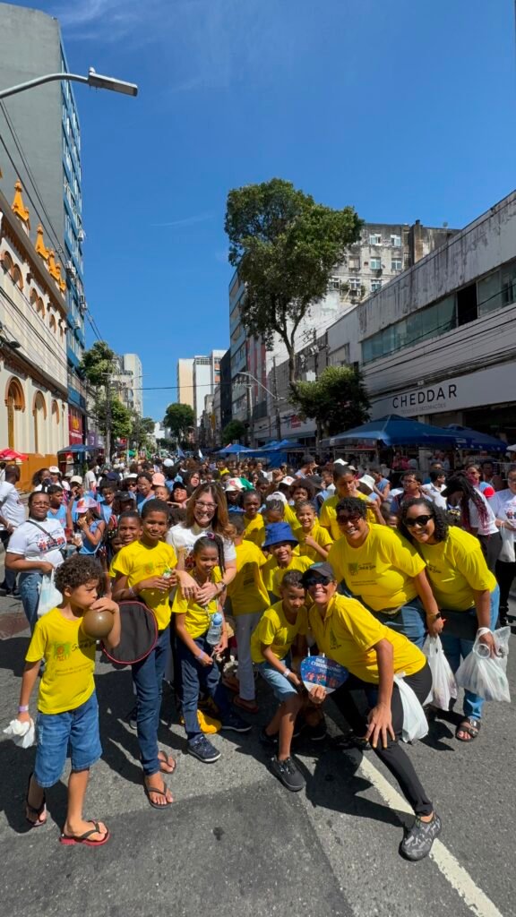Deputada Rogéria Santos participa da Caminhada do ECA e reforça compromisso com a proteção de crianças e adolescentes