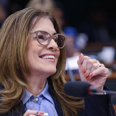 Rogéria Santos reúne atuação em defesa das mulheres e no enfrentamento à violência